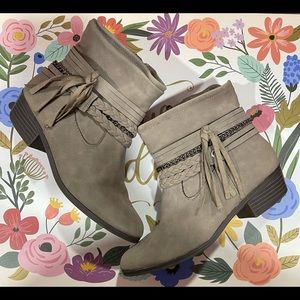 Wonder Nation Big Girls Heeled Cowboy Boots, Gray Size 2